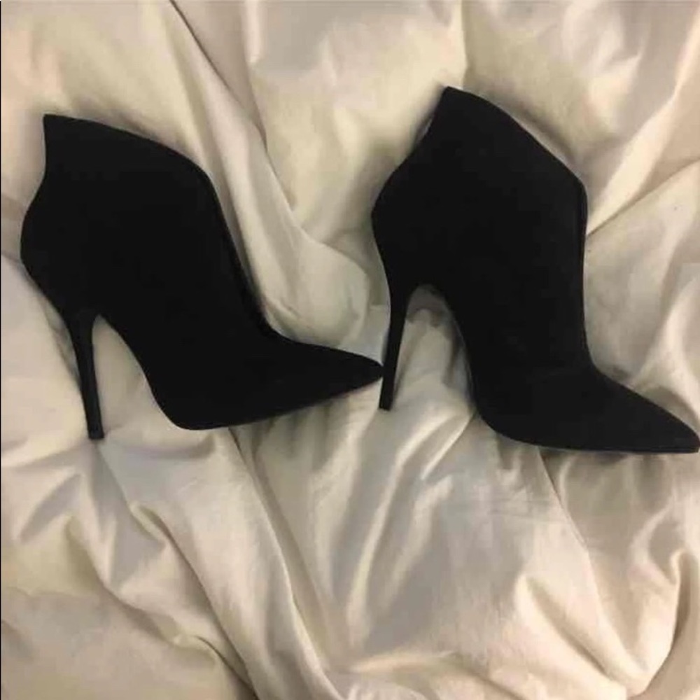 Steve Madden Black Suede Pumps size 10